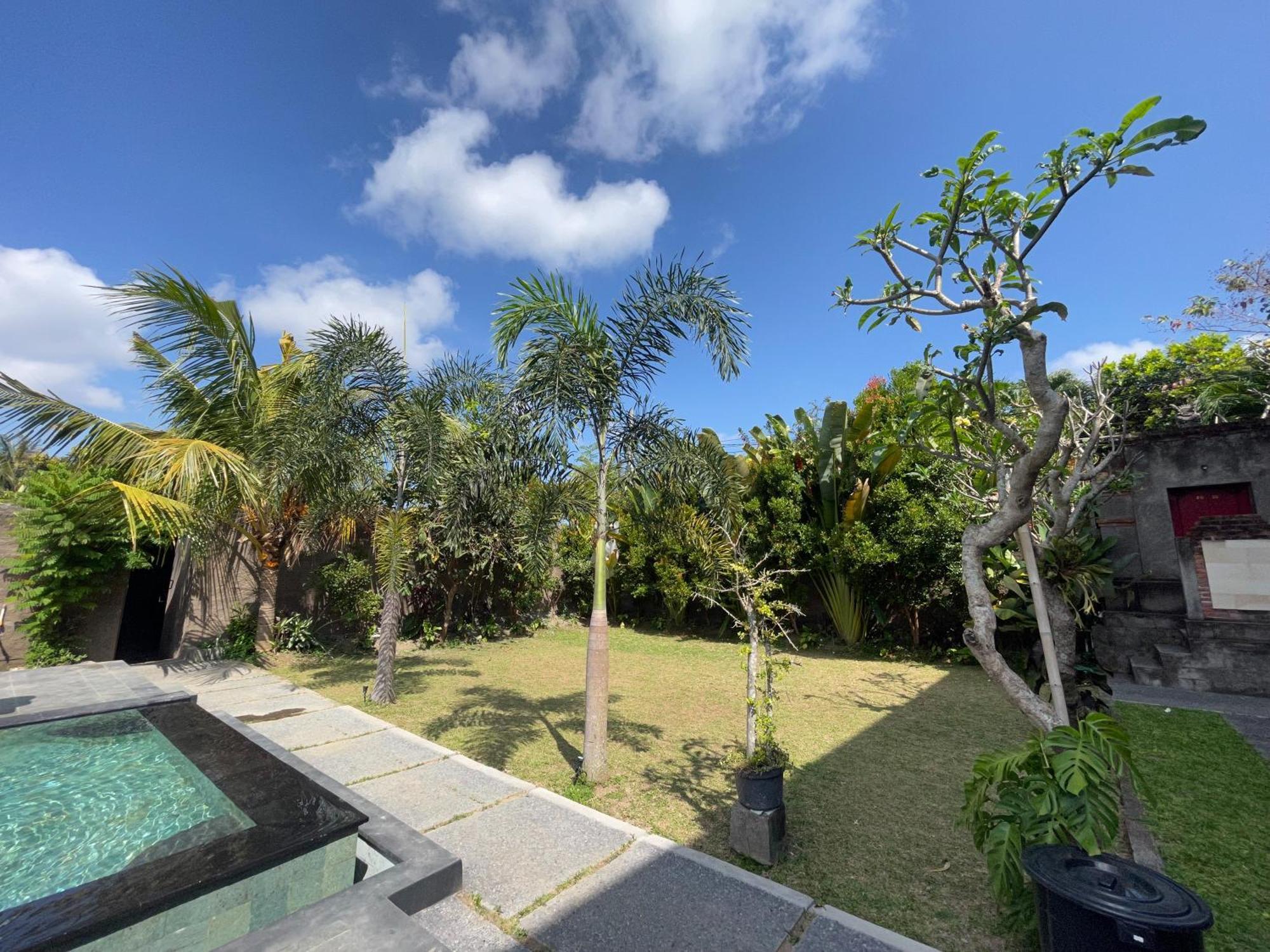 Nivaluma Hotel Ubud Buitenkant foto
