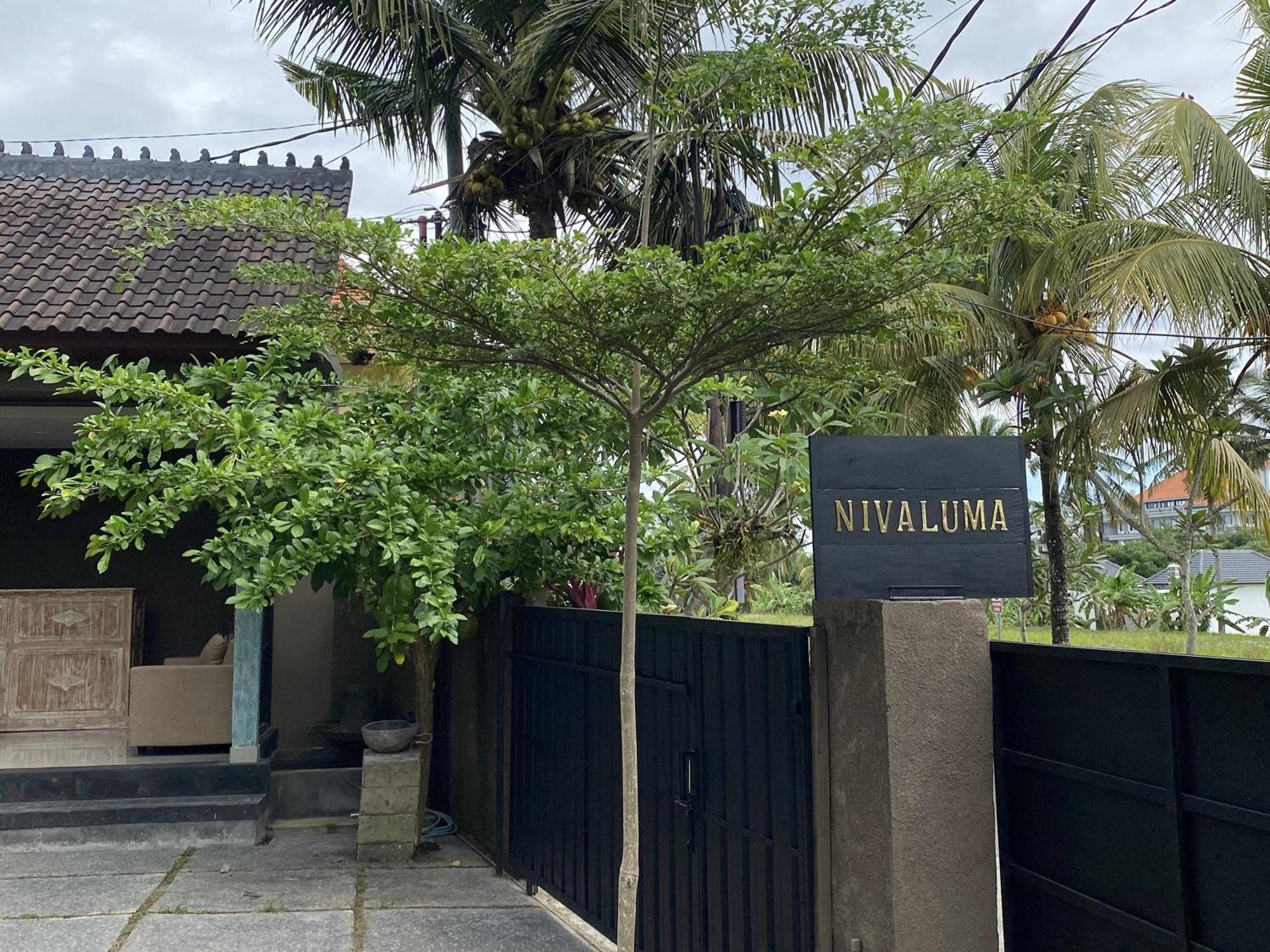 Nivaluma Hotel Ubud Buitenkant foto