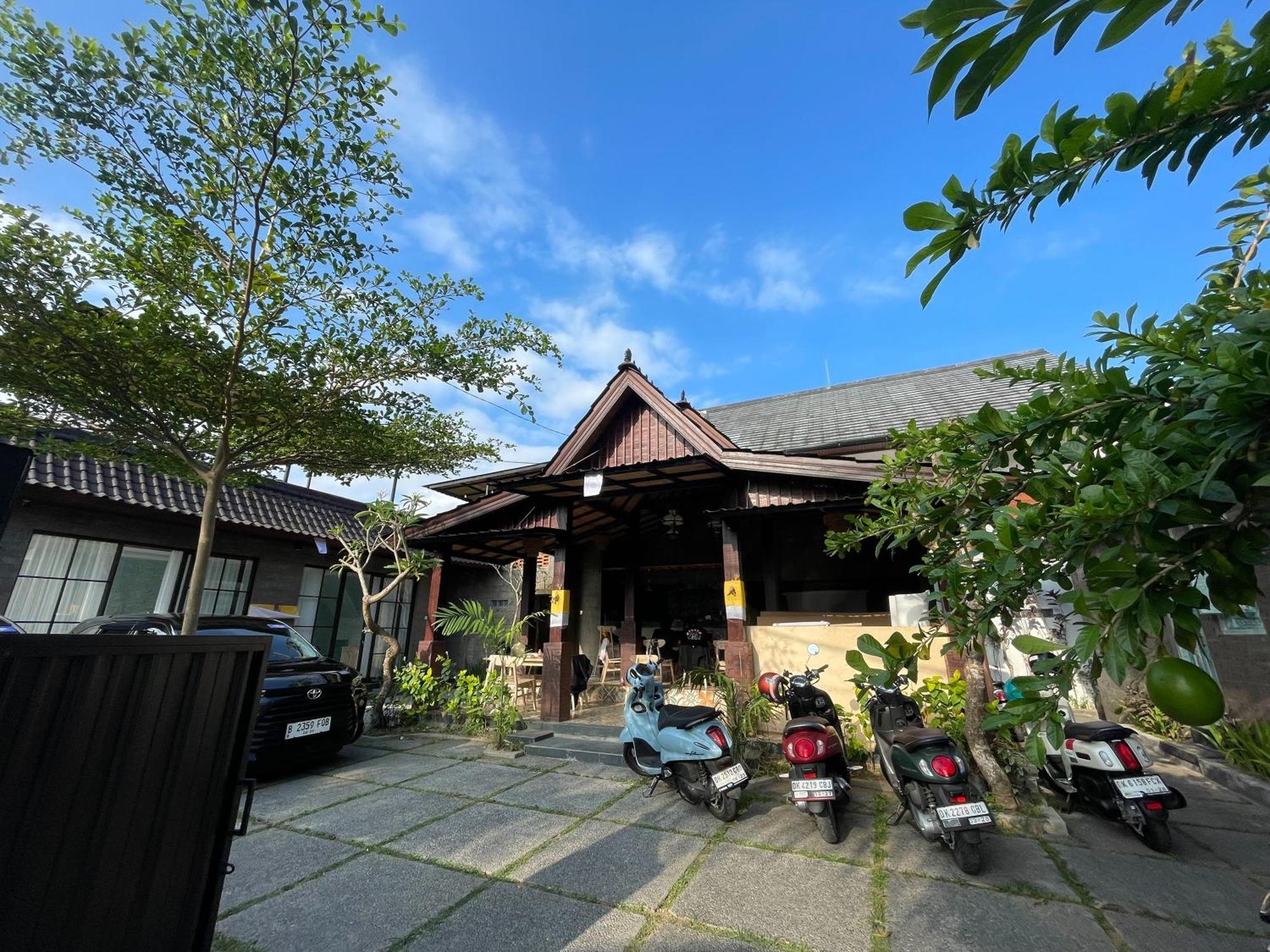 Nivaluma Hotel Ubud Buitenkant foto