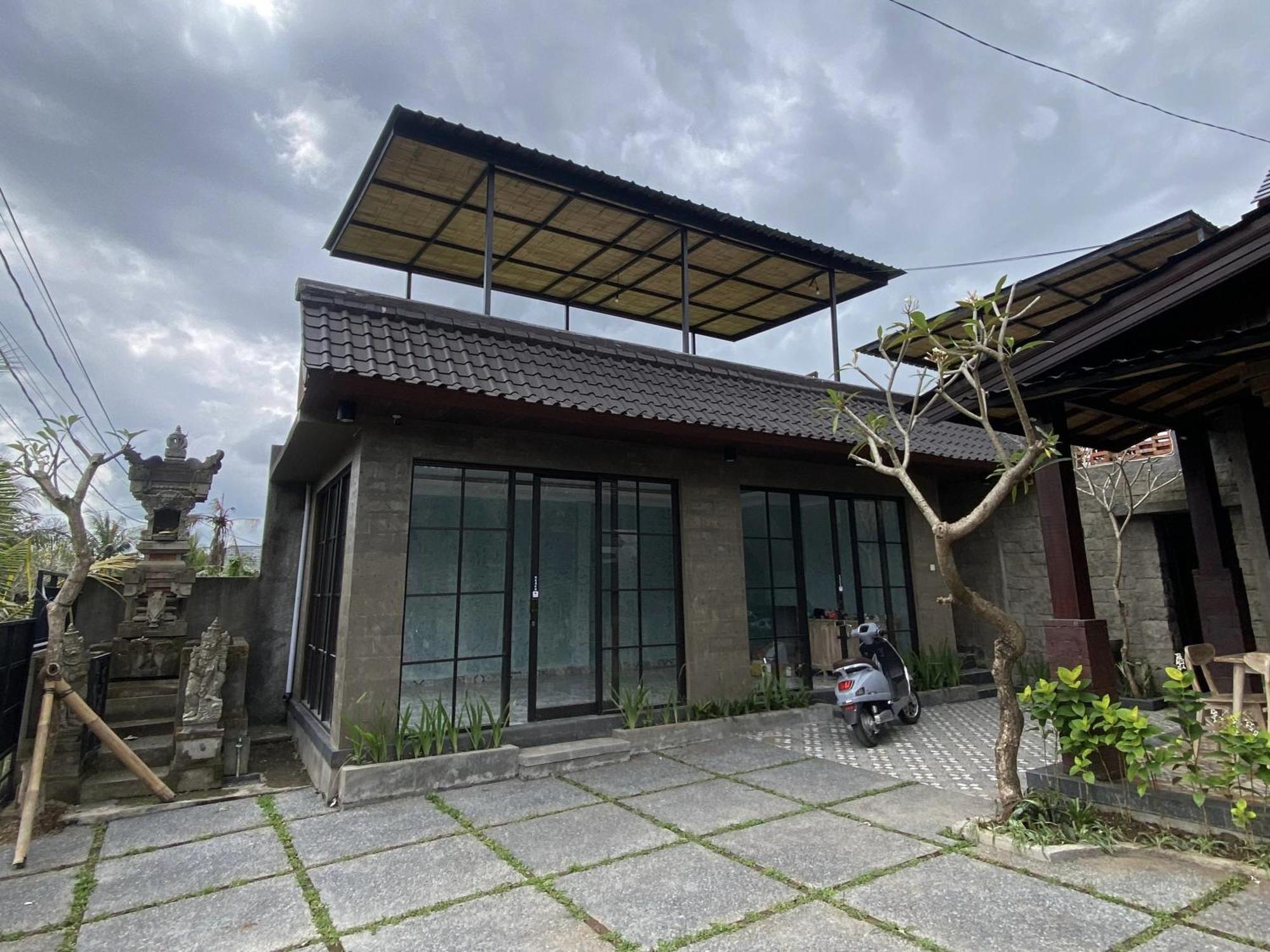 Nivaluma Hotel Ubud Buitenkant foto