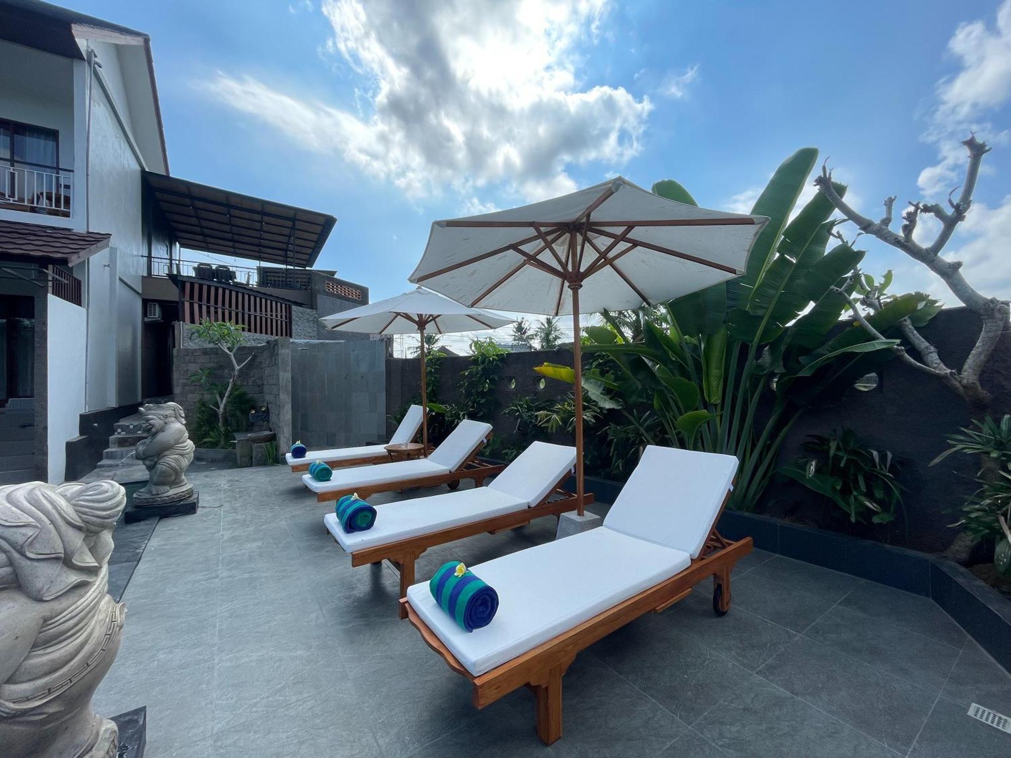 Nivaluma Hotel Ubud Buitenkant foto